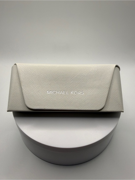 Michael Kors Accessories - Michael Kors White Textured Eyewear Case